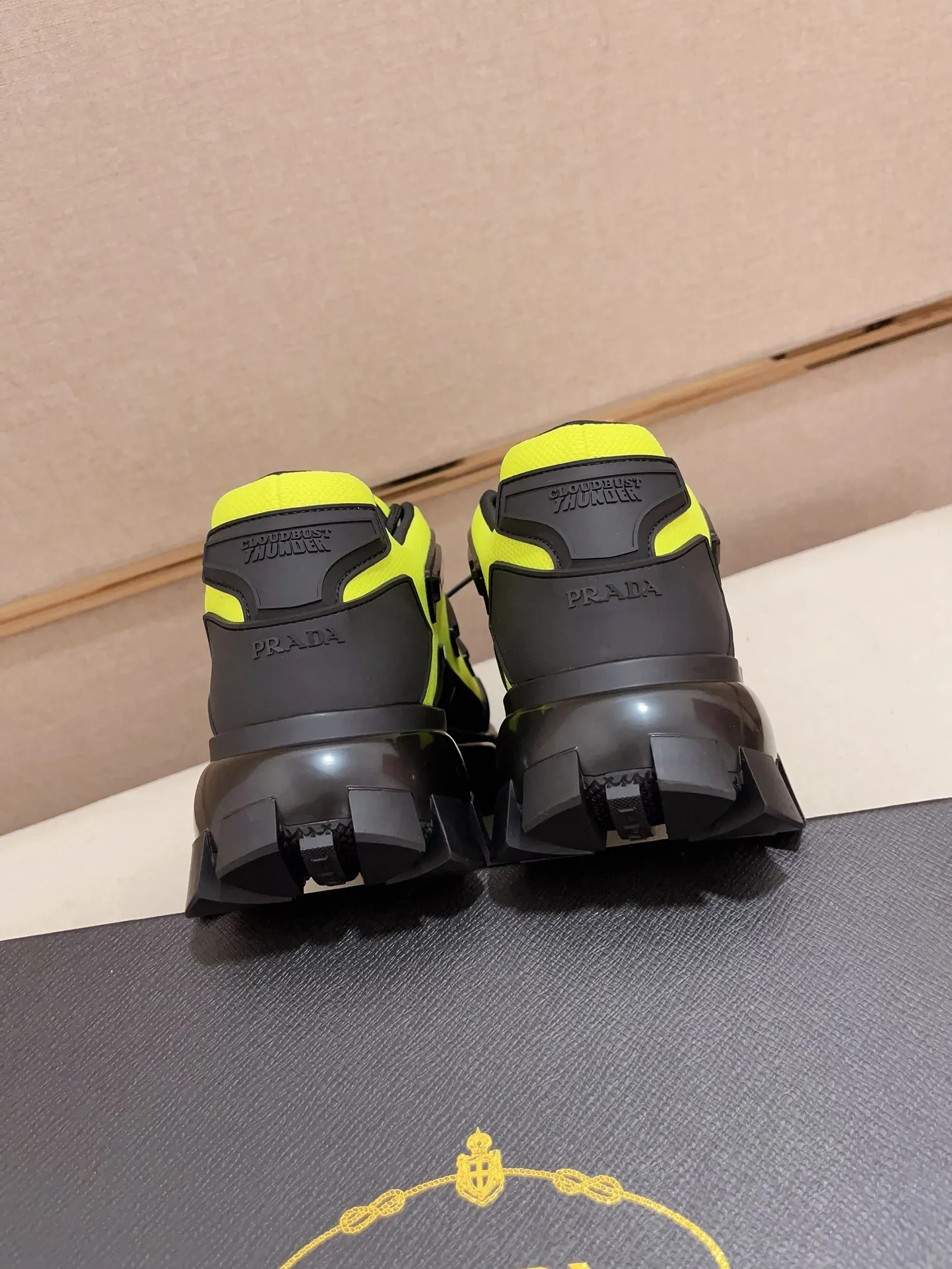 Men's Men's Shoes 💰 620💰 ✔️✔️✔️High-quality new PRADA counters are launched at the same time. The new men's shoes and 😘fabrics are selected from first-layer cowhide. Lining: imported elastic mesh➕cowhide lining. 👍🏿High-end☄️Open-molded non-slip rubber outsole, exquisite lines, simple and elegant, comfortable and high-end for leisure travel. Number of yards: 38 to 44.